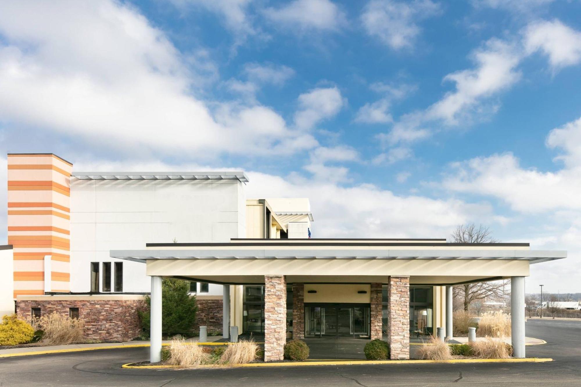 Chester Inn & Suites Sharonville Exterior photo
